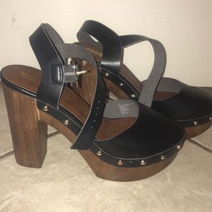 Black studded wedges!!